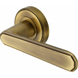 CENTURY LEVER HANDLE ON ROSE ANTIQUE BRASS CEN1924-AT
